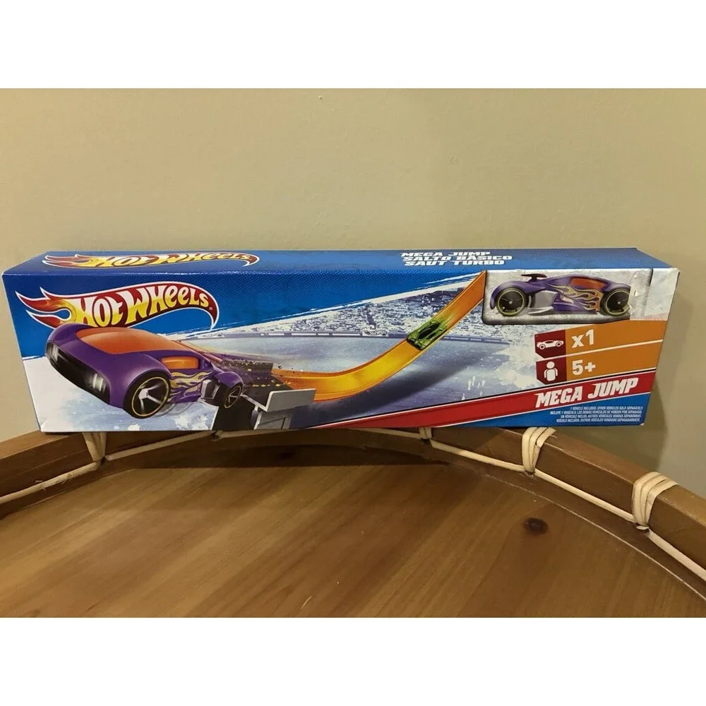 Hot Wheels Mega Jump - Car Included! (Mattel W5368) NEW, Sealed Box 2011